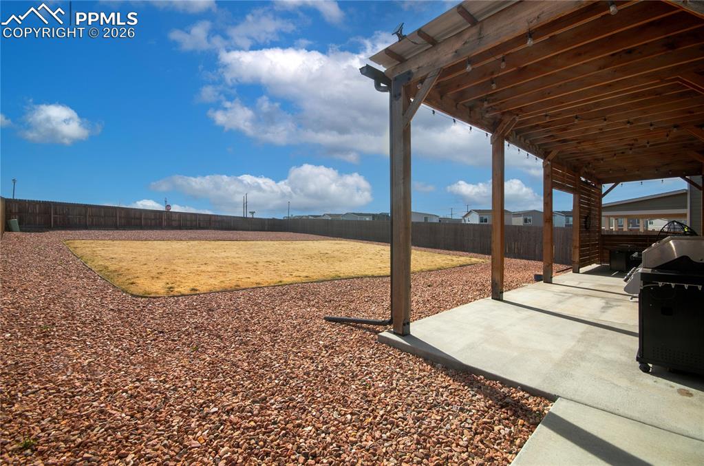 Image 36 of 44: Yard