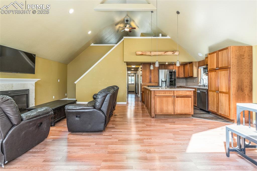 Image 10 of 50: Living Room