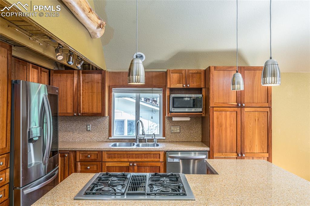 Image 17 of 50: Kitchen