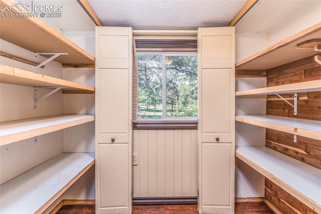 Image 18 of 50: Pantry