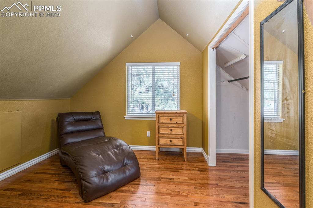 Image 20 of 50: Bonus Room