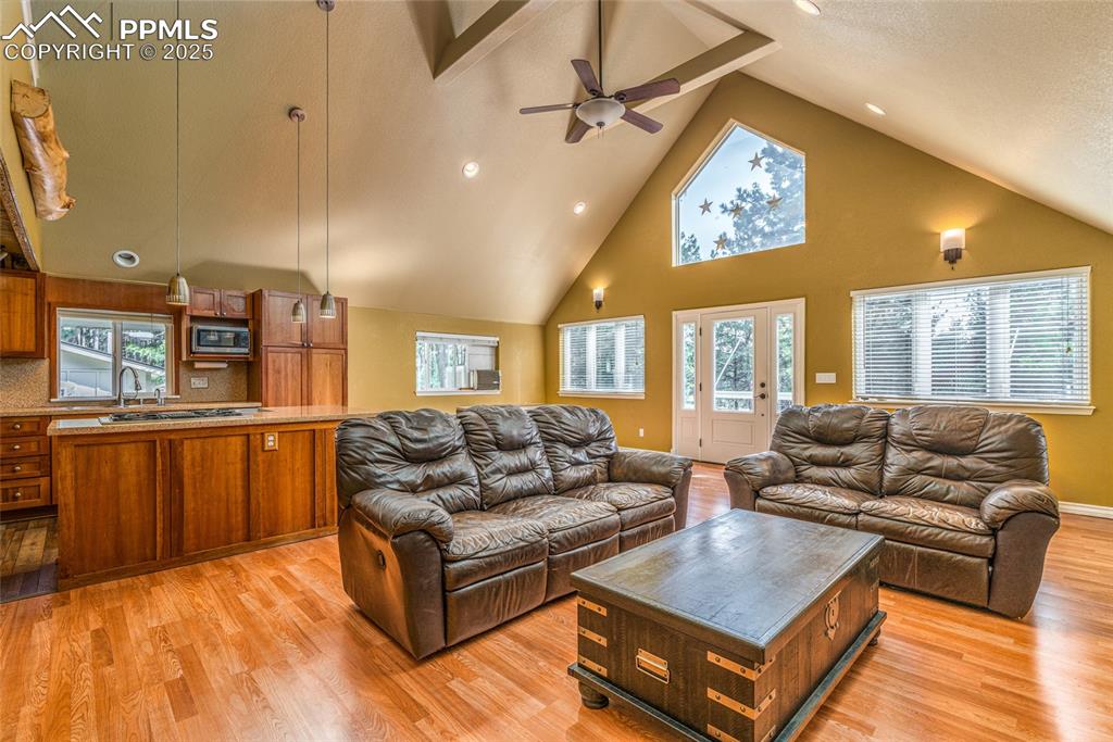 Image 9 of 50: Living Room
