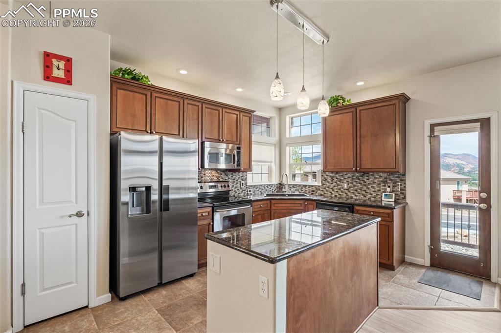 Image 12 of 39: Kitchen