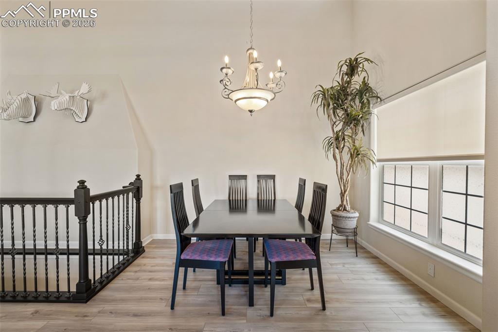 Image 16 of 39: Dining Area