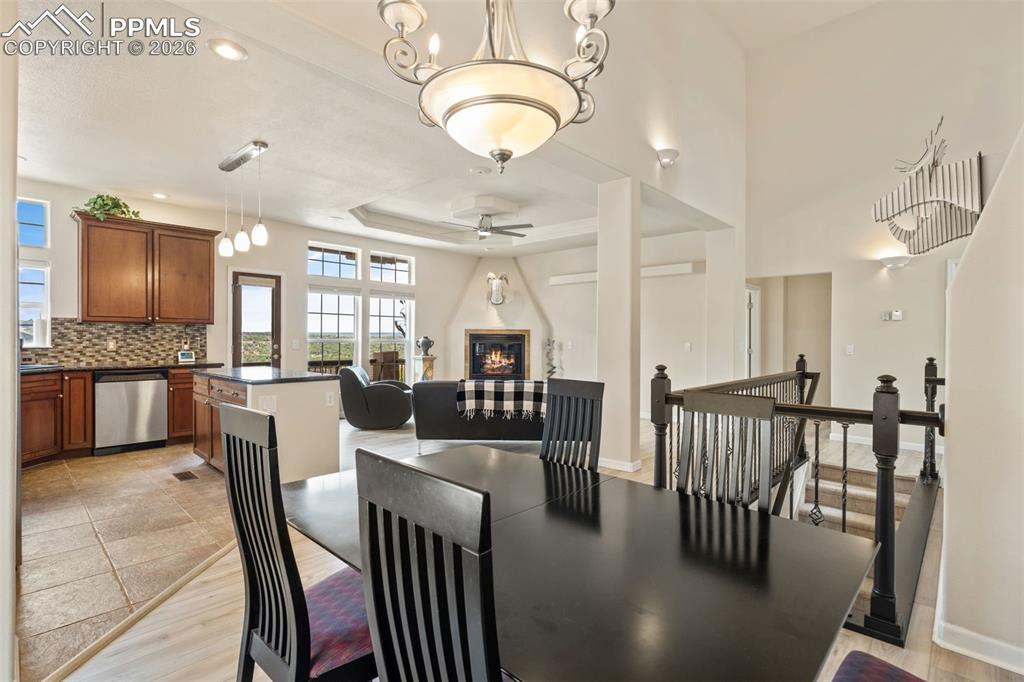 Image 17 of 39: Dining Area