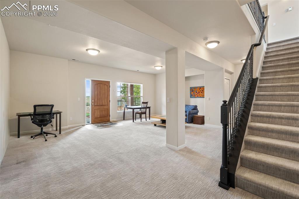 Image 27 of 39: Entry