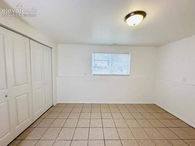 Image 16 of 20: Lower level rear facing bedroom with new closet doors