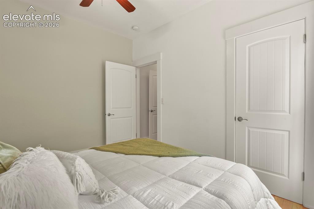 Image 13 of 25: Bedroom