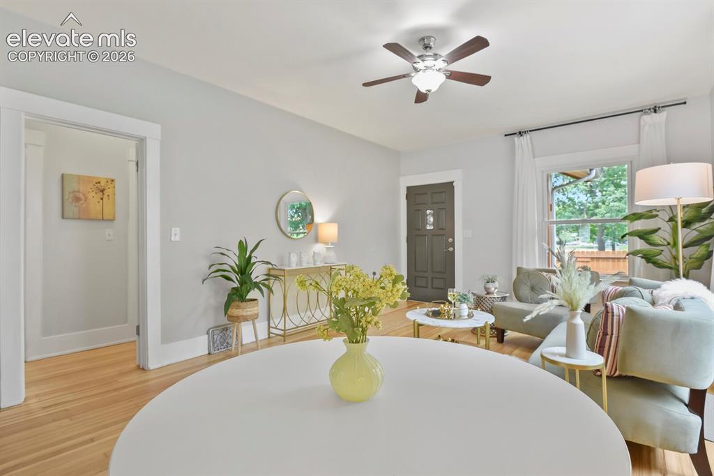 Image 7 of 25: Dining Area