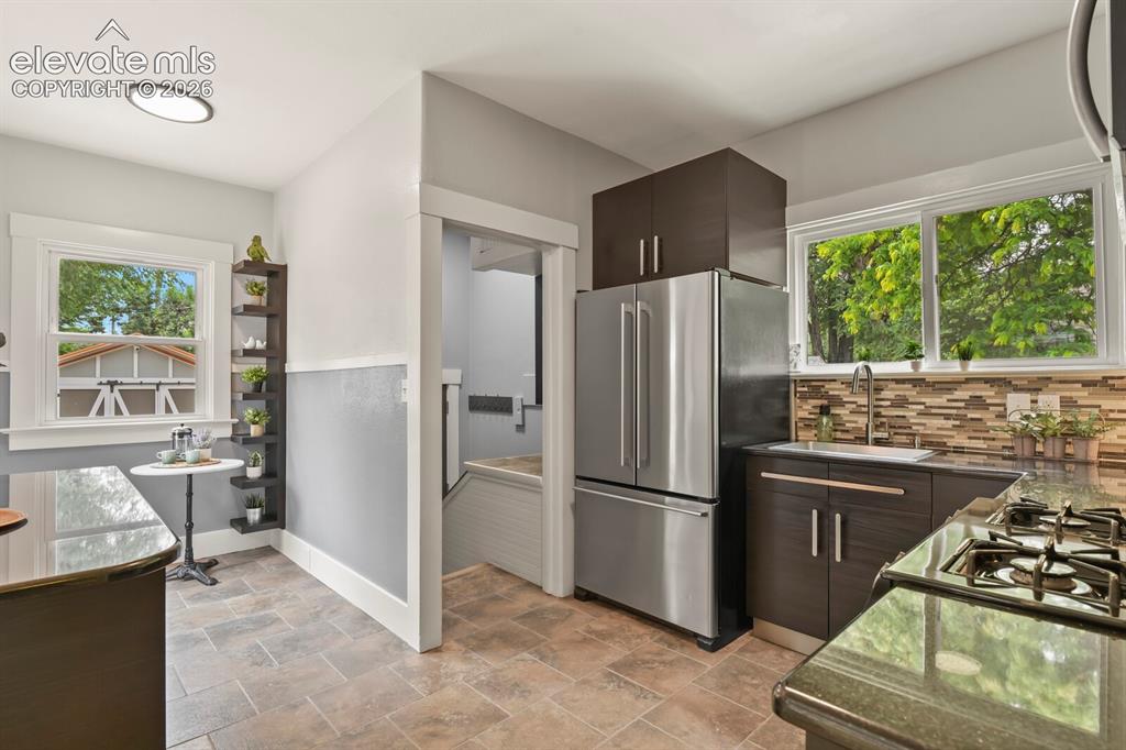 Image 8 of 25: Kitchen