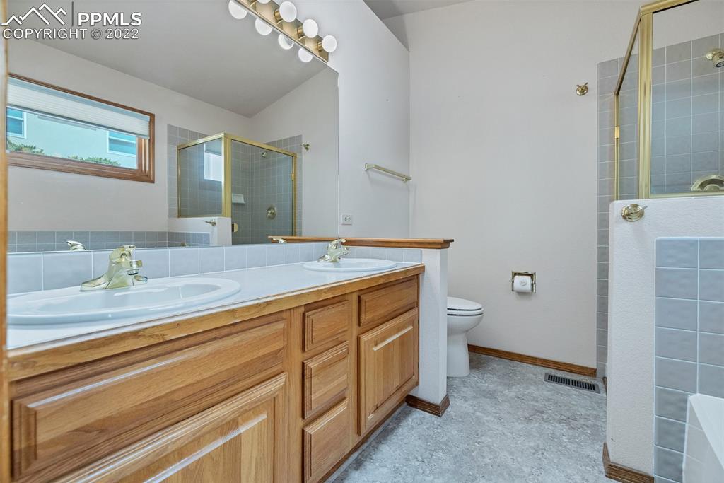 Listing 7753052, Image 12 of 47