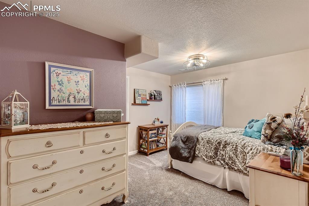 Image 31 of 36: Bedroom