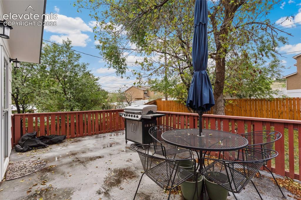 Image 22 of 27: Deck