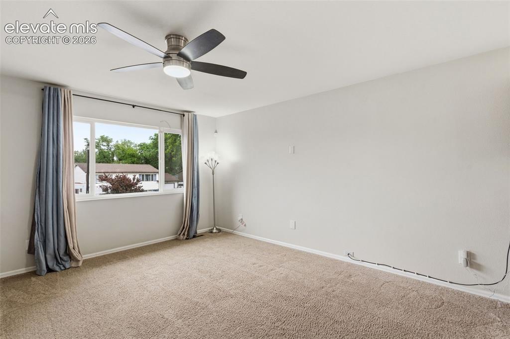 Image 4 of 27: Living Room