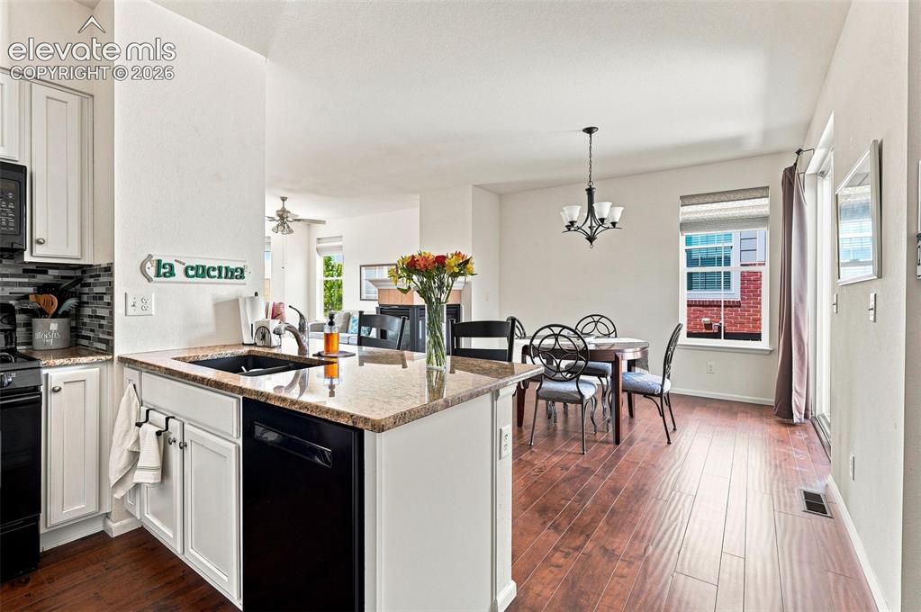 Image 10 of 39: Kitchen