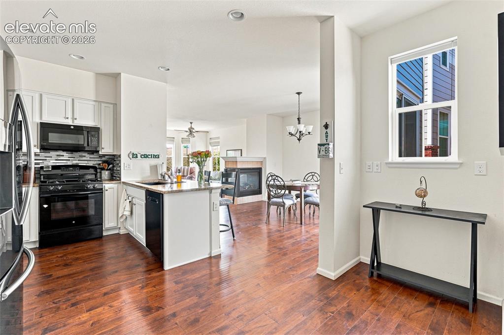 Image 11 of 39: Kitchen