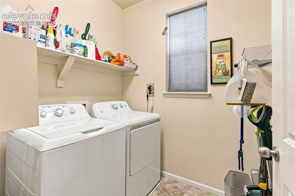 Image 12 of 39: Large roomy space also provides additional storage