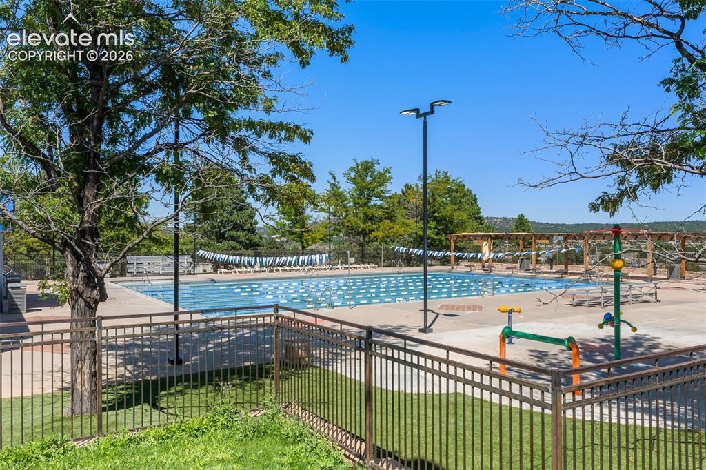 Image 34 of 39: Pool
