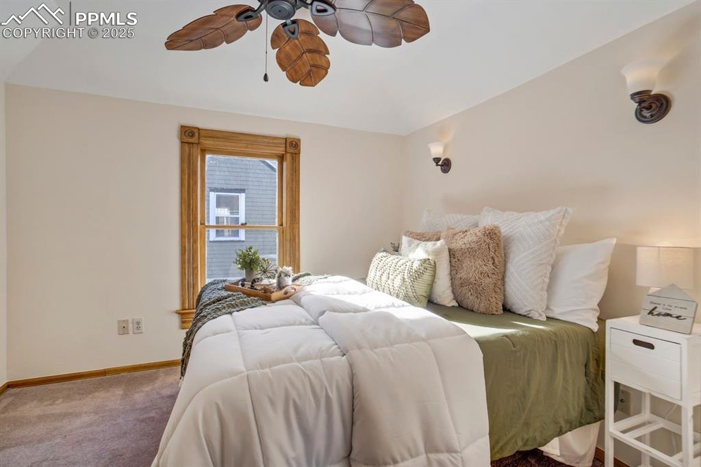 Image 13 of 40: Bedroom