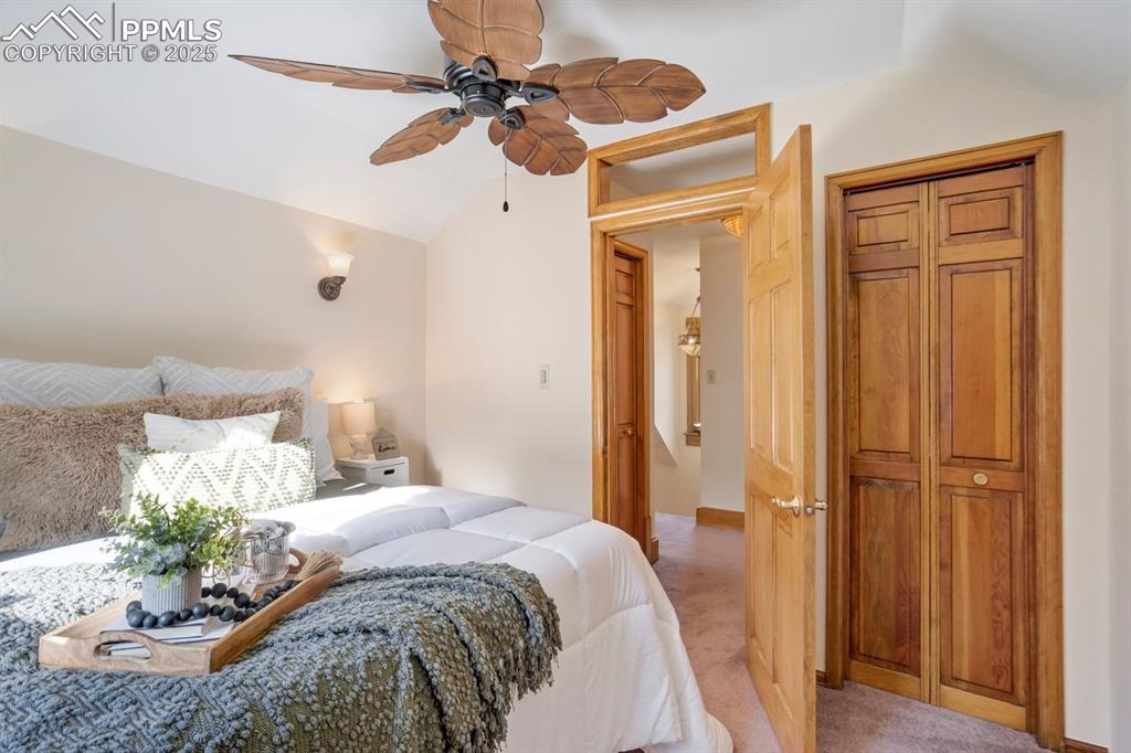 Image 14 of 40: Bedroom