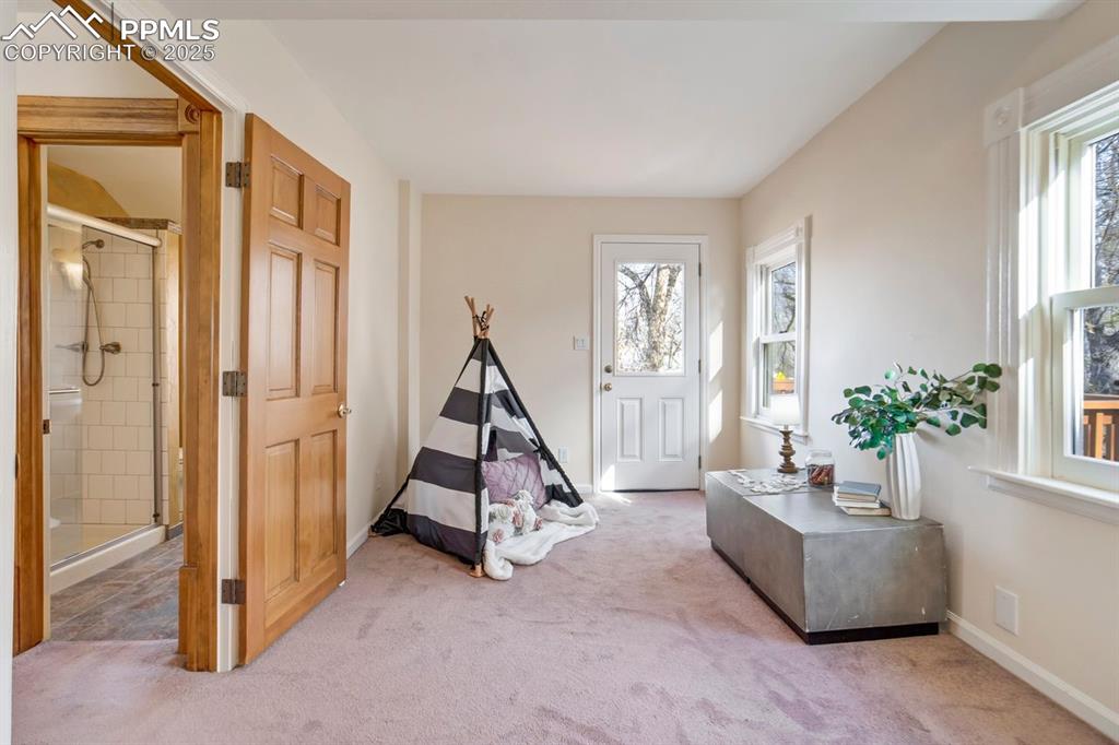 Image 15 of 40: Bedroom