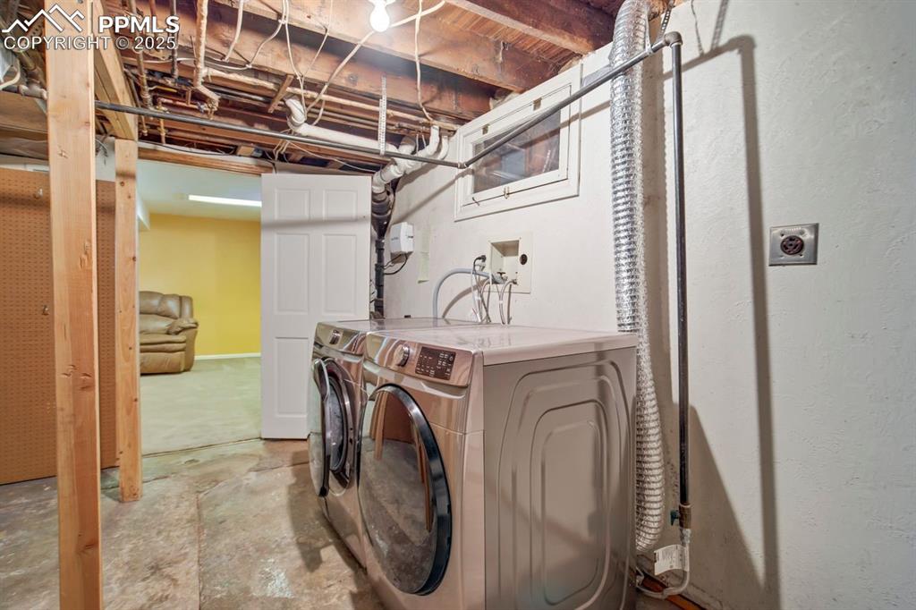 Image 22 of 40: Laundry