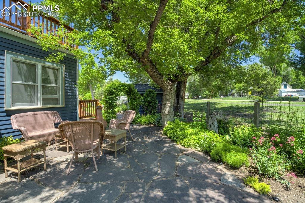 Image 33 of 40: Patio