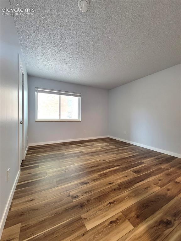 Image 25 of 32: Spacious primary bedroom