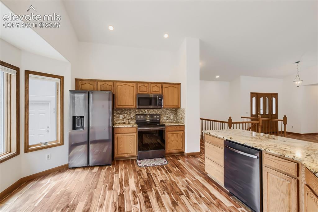Image 12 of 49: Dining Room