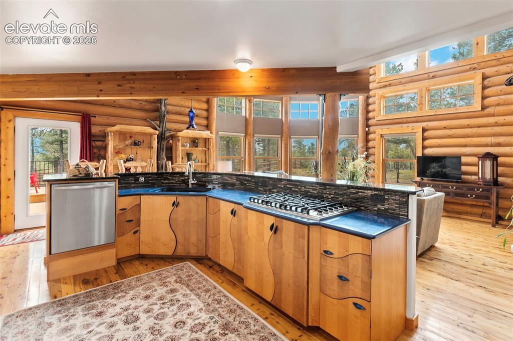 Image 11 of 48: Kitchen