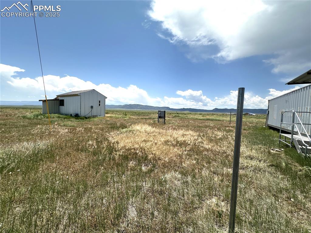 Image 10 of 21: Yard