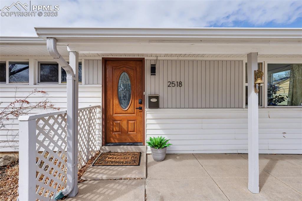 Image 2 of 20: Entry