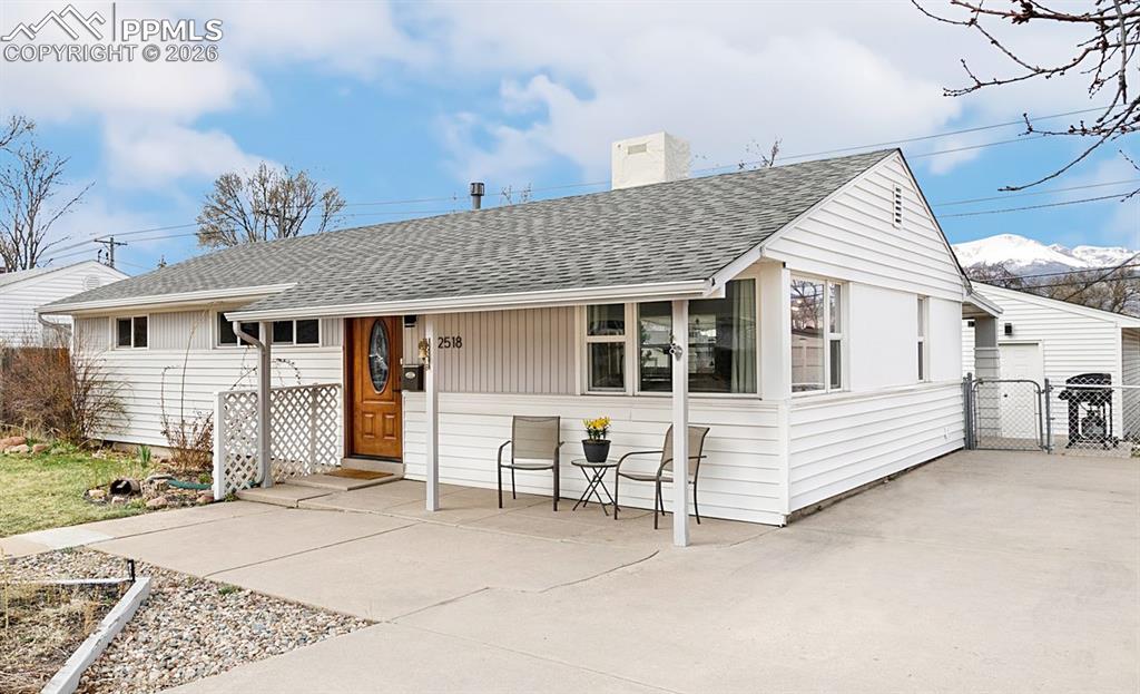 Image 4 of 20: Front of Structure