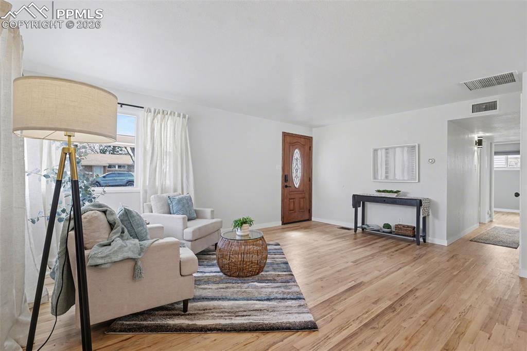 Image 5 of 20: Living Room