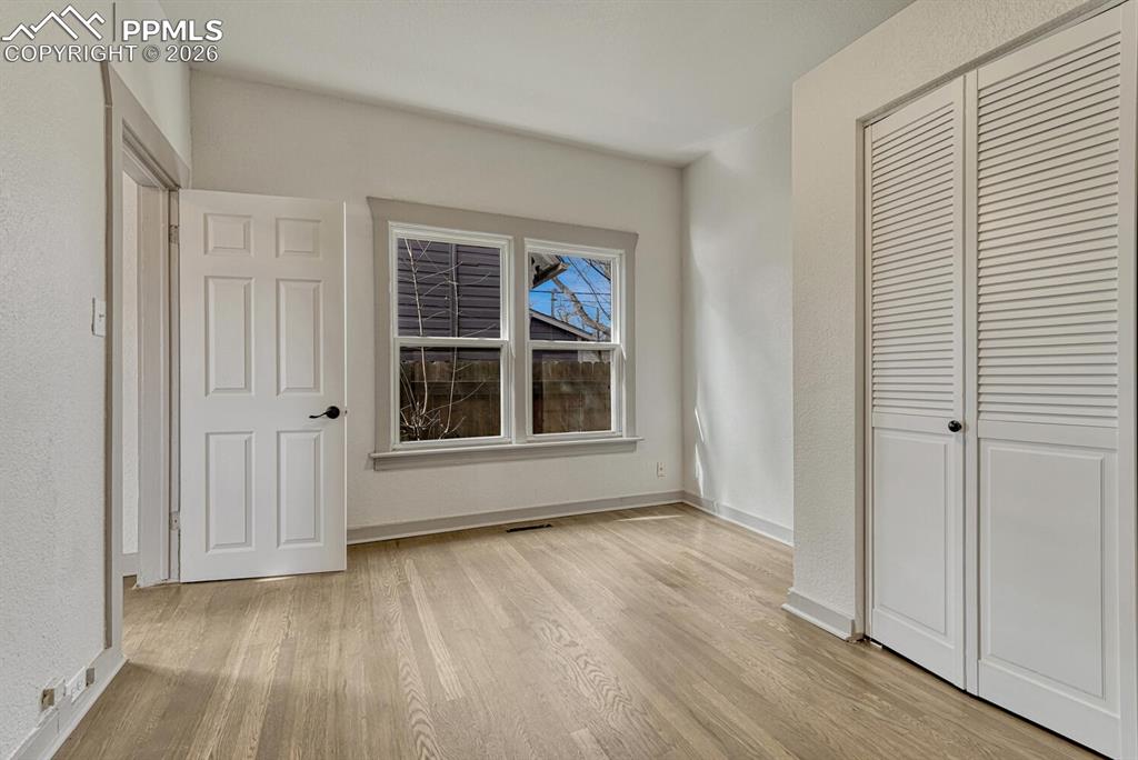 Image 24 of 30: Bedroom