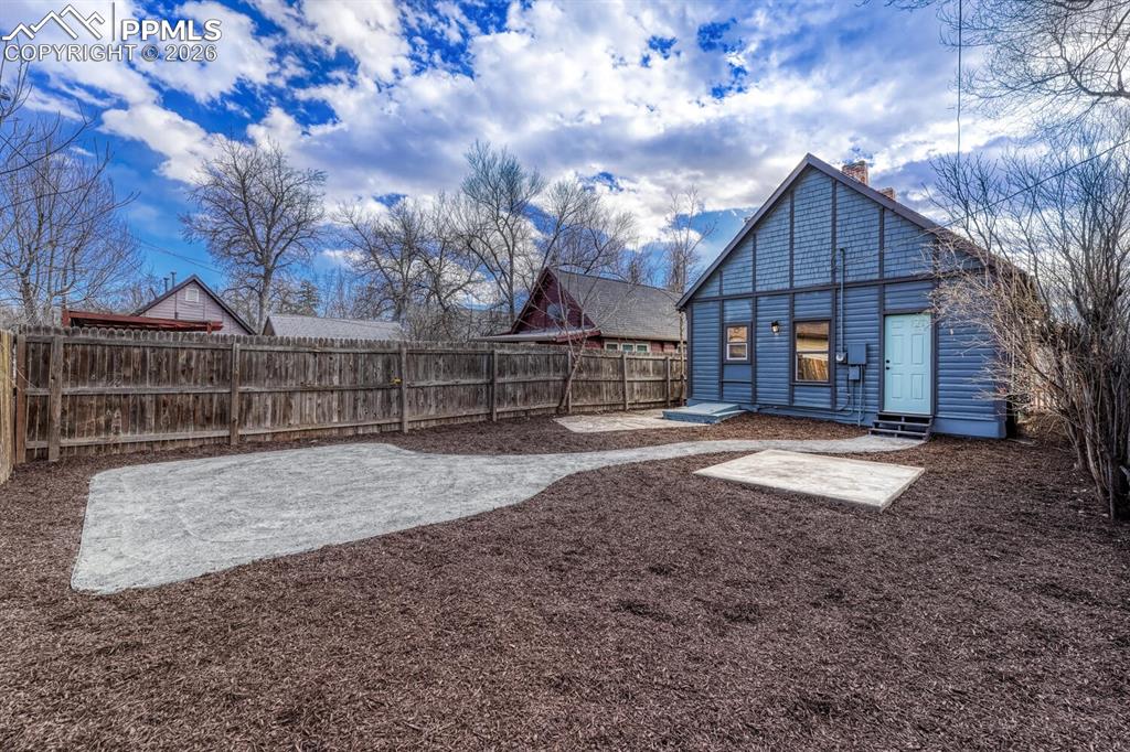 Image 29 of 30: Back of Structure