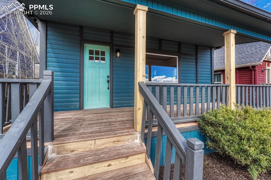 Image 4 of 30: Entry