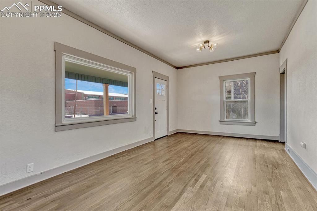 Image 9 of 30: Entry