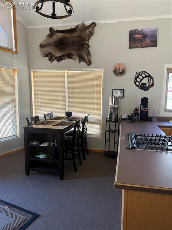 Image 22 of 40: Dining Area