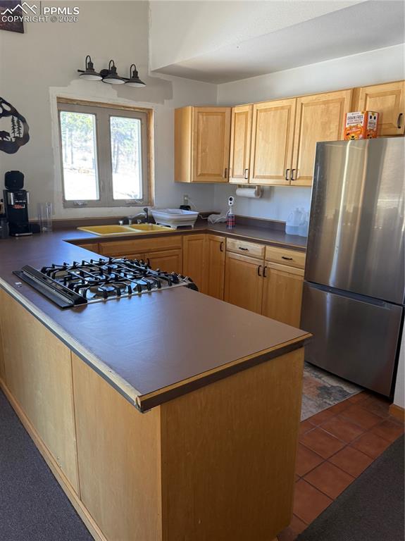 Image 24 of 40: Kitchen