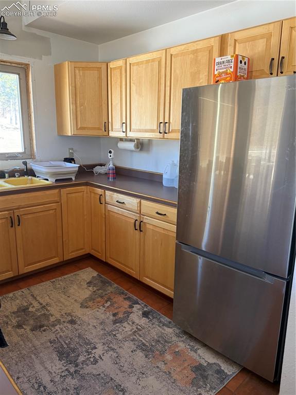 Image 27 of 40: Kitchen