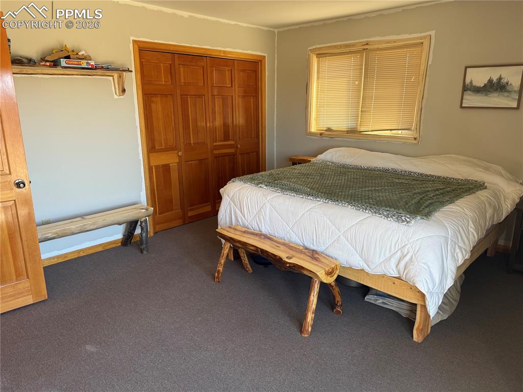 Image 33 of 40: Bedroom