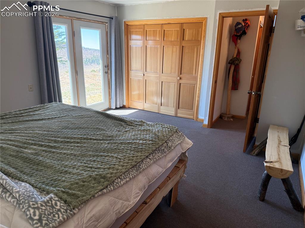 Image 34 of 40: Bedroom