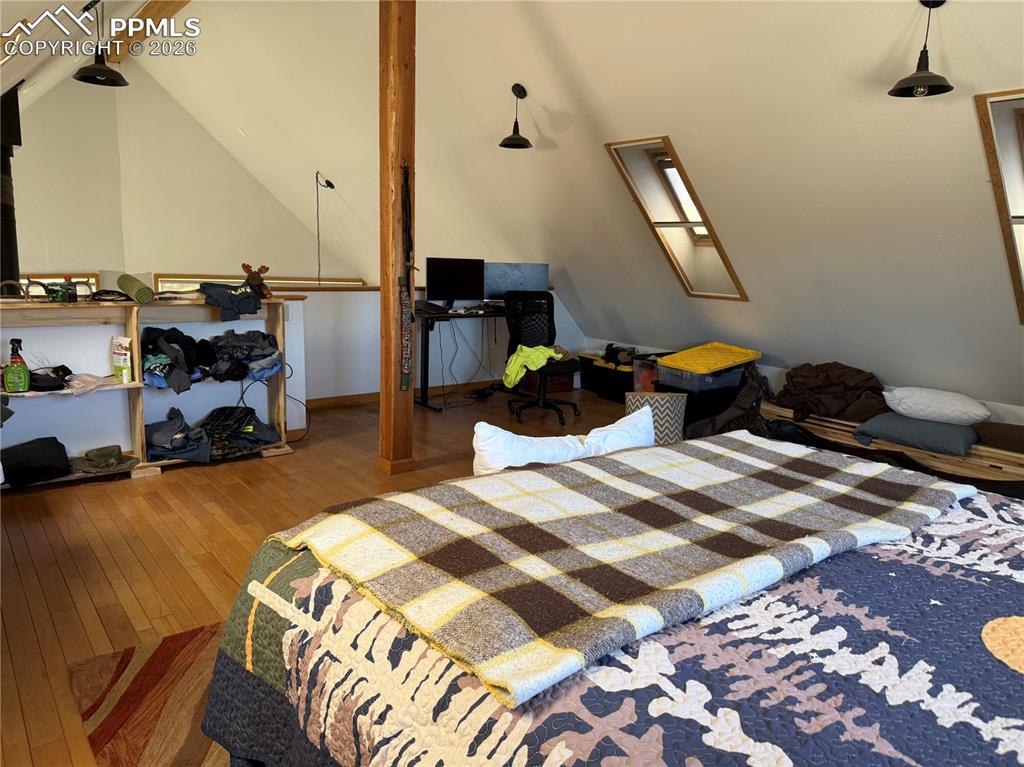 Image 36 of 40: Bedroom