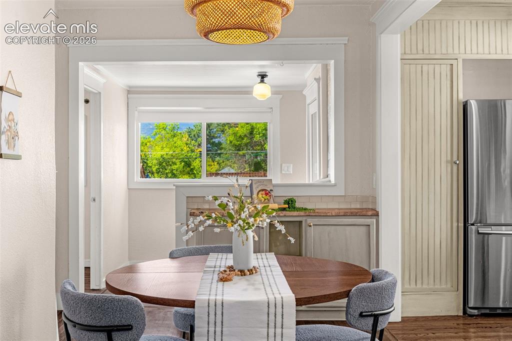 Image 11 of 48: Dining Area