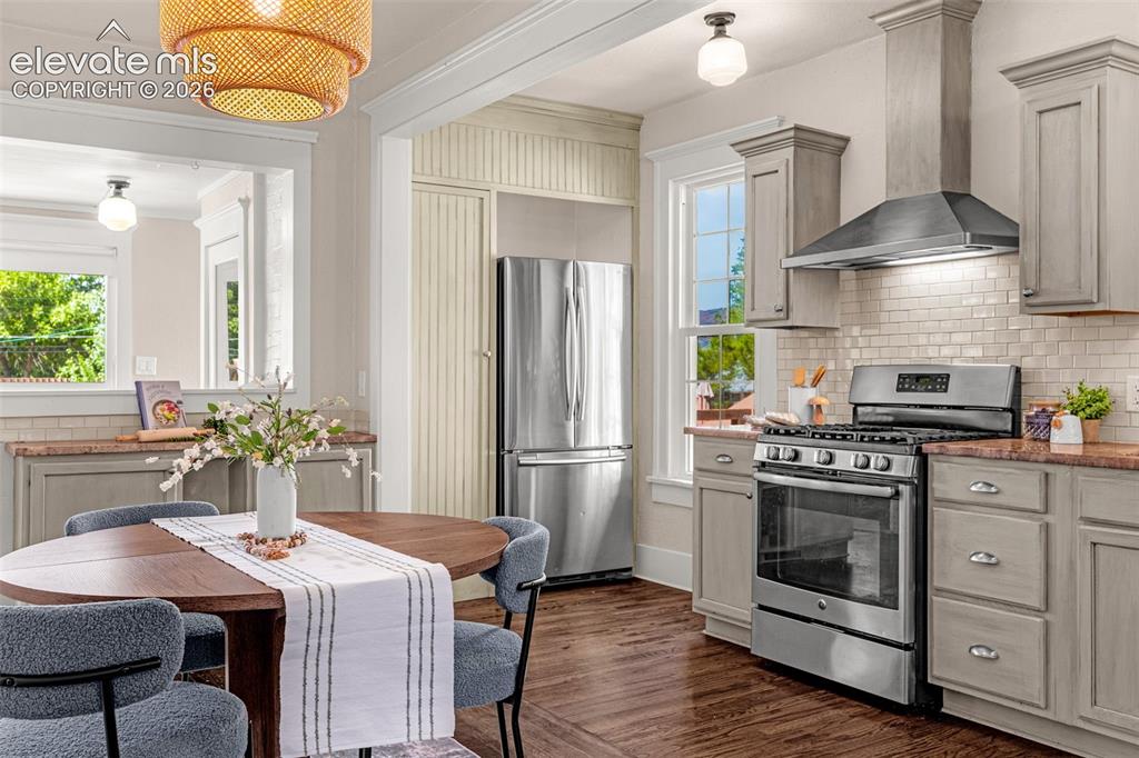 Image 12 of 48: Kitchen