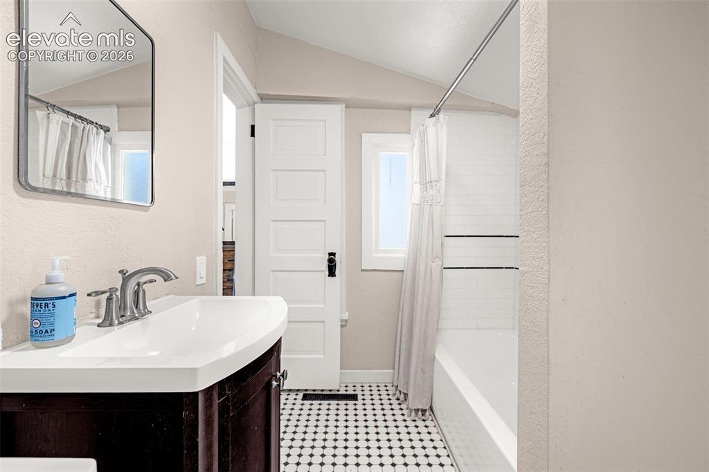 Image 19 of 48: Master Bathroom