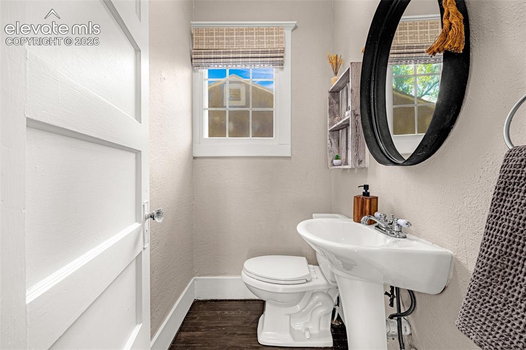 Image 21 of 48: Bathroom