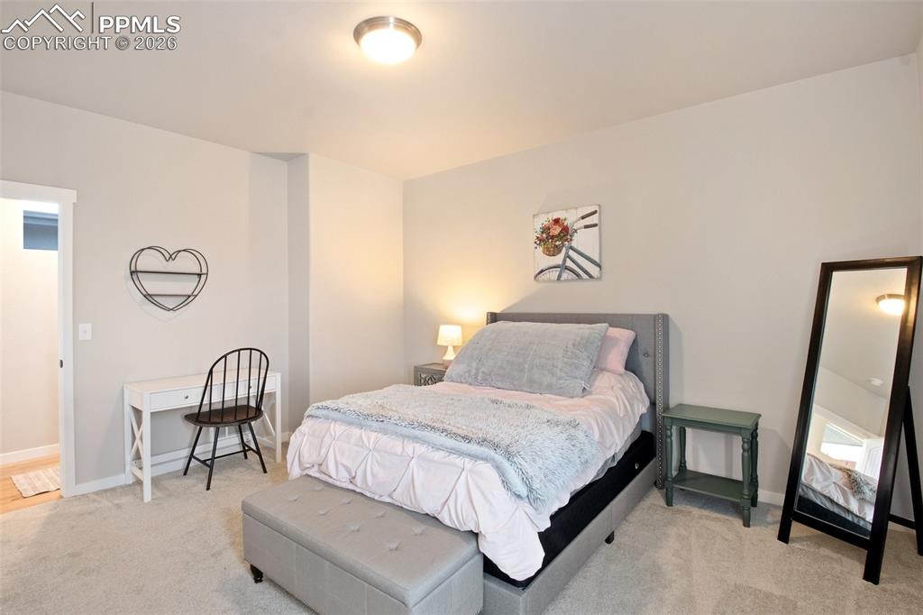 Image 24 of 50: Bedroom