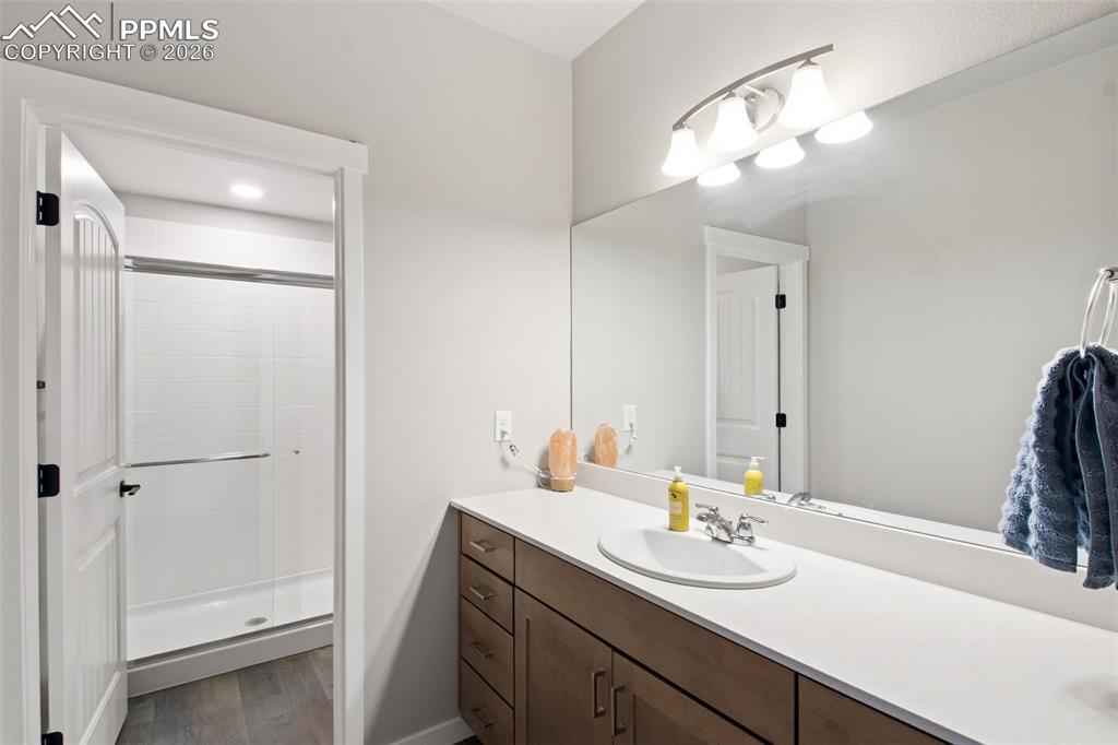 Image 25 of 50: Bathroom